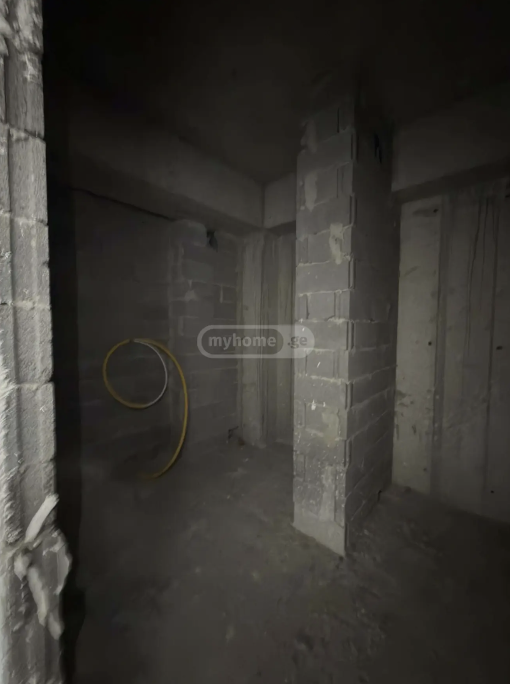 იყიდება 3 ოთახიანი ბინა ნუცუბიძის ფერდობზე